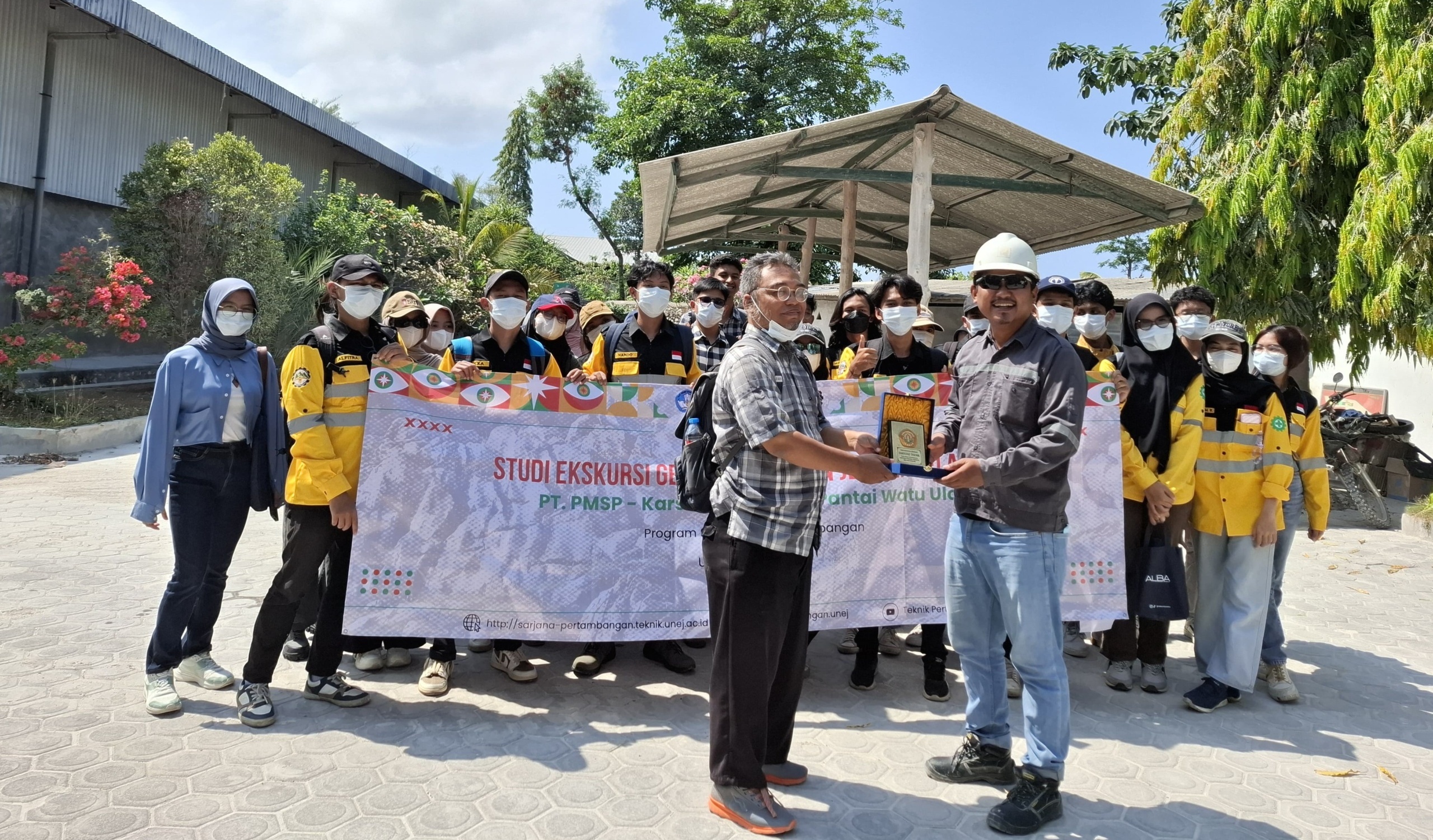 Studi Ekskursi Geologi di Kawasan Jember Selatan