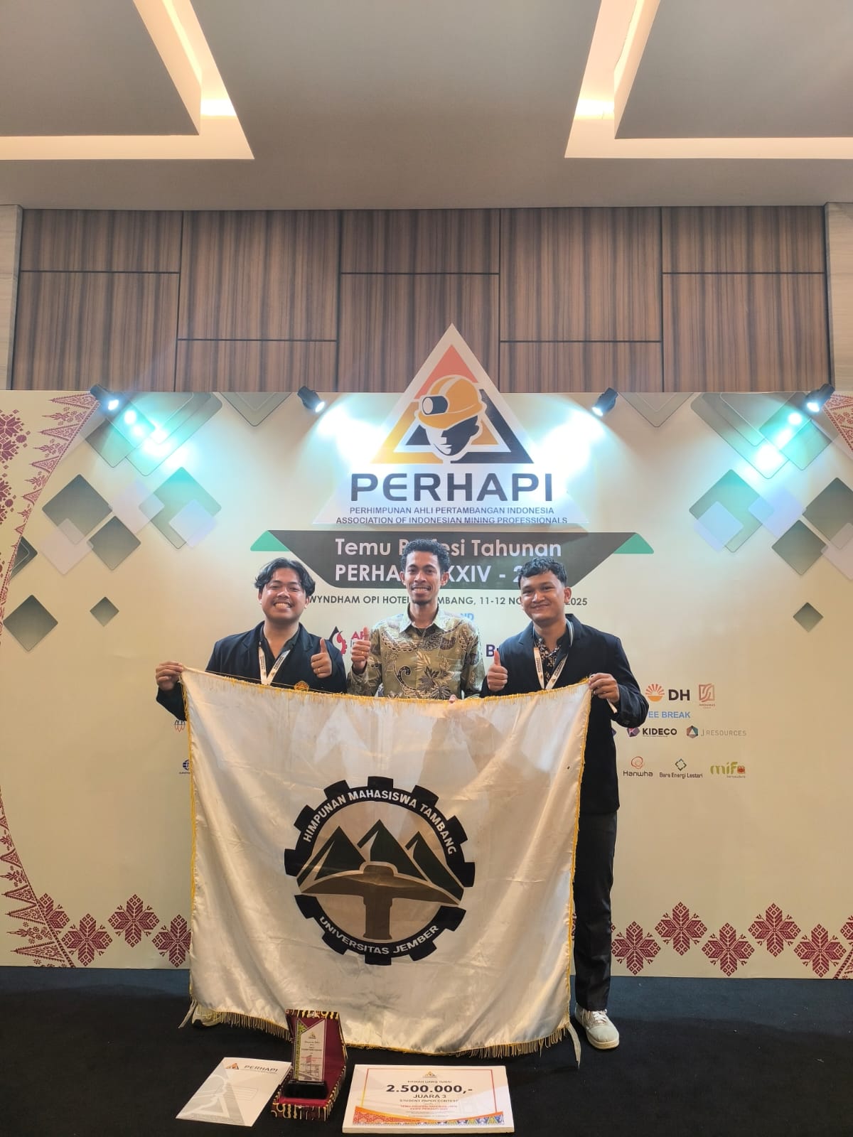 Mahasiswa Teknik Pertambangan UNEJ Raih Juara 3 Call for Paper TPT PERHAPI 2025 di Palembang